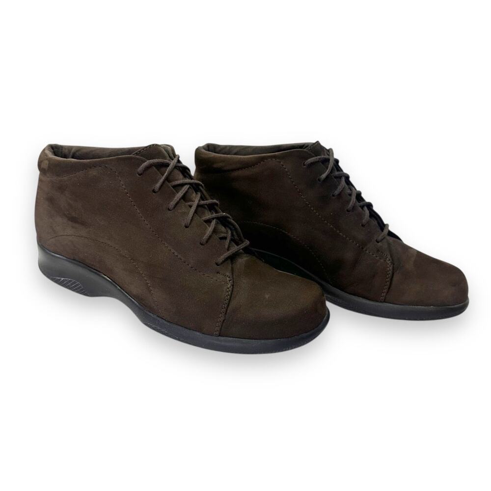 Munro Women's Comb Last Lace Up Suede Walking Ankle Bootie 6 N Brown Nubuck